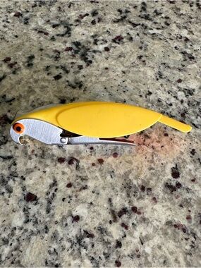 Yellow Parrot bottle opener with cork screw New without tag